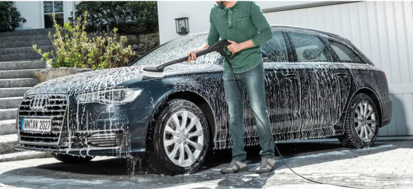 4 sai lầm khi vệ sinh xe ô tô bằng nước rửa xe