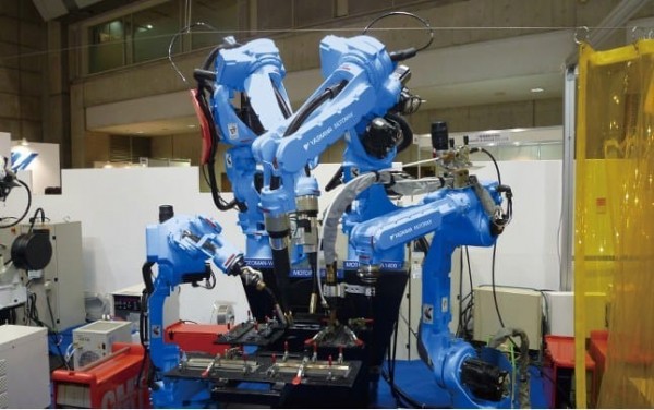 5 Lý Do nên sử dụng robot công nghiệp trong ngành sản xuất ô tô