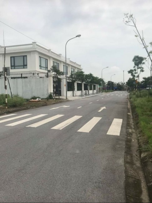 Bán 102m2 đất khu đấu giá 31ha Trâu Quỳ đối diện trường Mầm non Trâu Qùy giá 7 tỷ. 