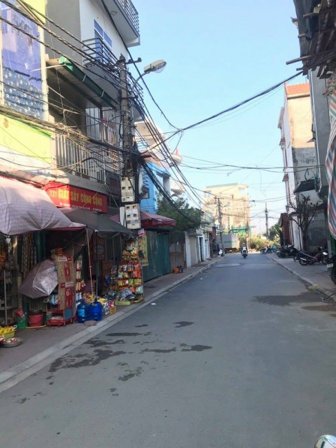 Bán đất mặt Cửu Việt 2, Trâu Quỳ, mặt đường kinh doanh sầm uất giá 4.93 tỷ.