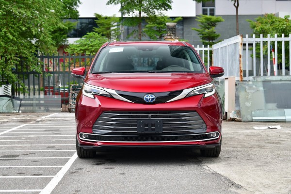Bán xe Toyota SIENNA Platinum nhập khẩu mới, model 2021, có xe giao ngay