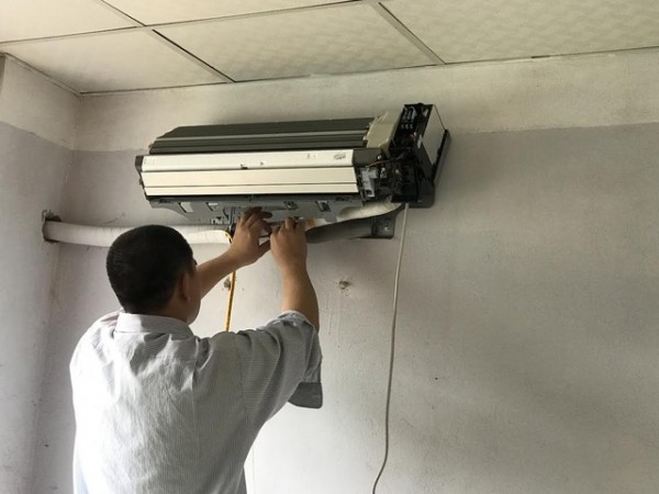 Bảo dưỡng và lắp đặt máy lạnh giá rẻ nhất tại Phúc An Khang