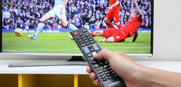 Biến đồ vật hoặc bộ phận cơ thể thành một chiếc điều khiển TV