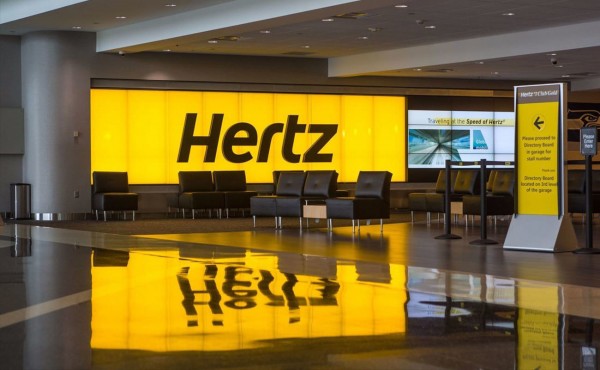 biển quảng cáo shop mỹ phẩm  ưng ý phù hợp với tổng thể của khôn gian lắp đặt