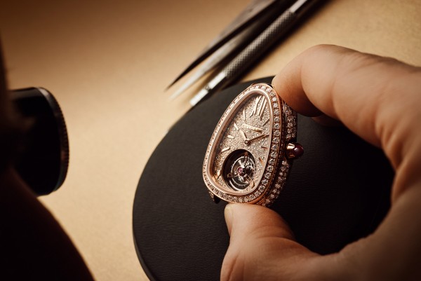 BỨT PHÁ GIỚI HẠN VỚI CALIBRE BVL150 TRONG SERPENTI SEDUTTORI TOURBILLON