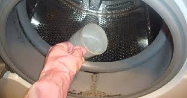 Cách phòng tránh mùi hôi và nấm mốc bên trong máy giặt