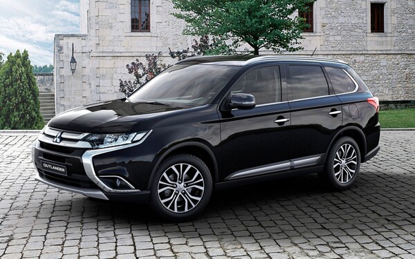 Cải tiến và mức giá của Outlander 2022 mang lại tín hiệu khả quan hơn