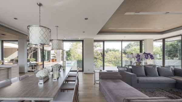 Căn nhà hiện đại pha nét cổ điển bên hồ nước trong xanh tuyệt đẹp