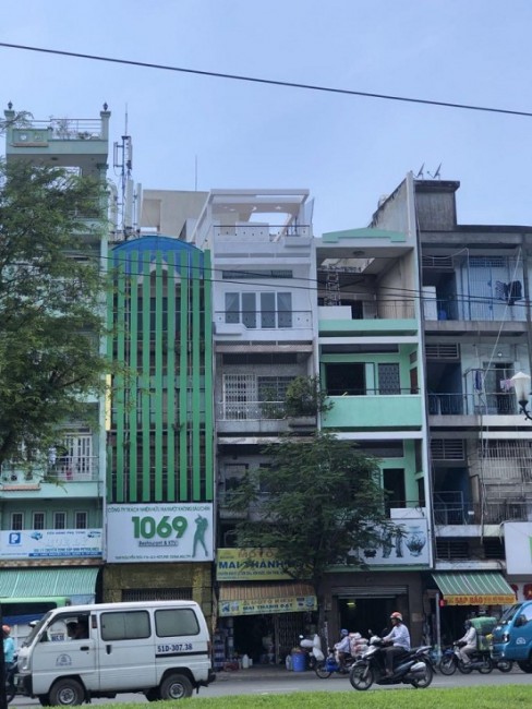 Chính chủ bán căn hộ 2 tầng lầu ở địa chỉ 1071 Nguyễn Trãi, P14, Q5. Sổ hồng riêng. Nhà đẹp.