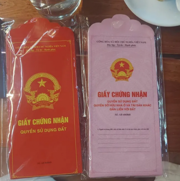 Có được sử dụng, mua bán lì xì in hình sổ đỏ và tiền Việt Nam hay không?