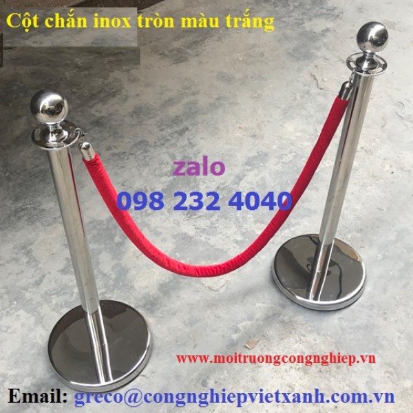 Cột chắn inox dây nhung đỏ trong sự kiện