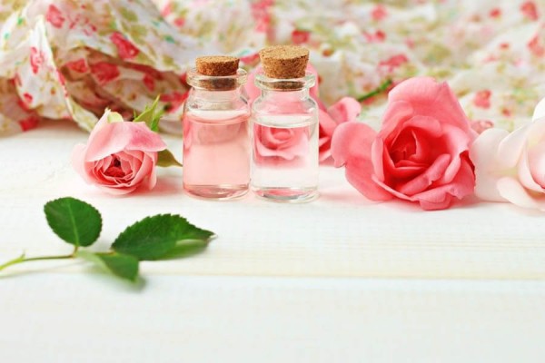 Đặc tính kháng khuẩn, dưỡng ẩm tốt của tinh dầu hoa hồng