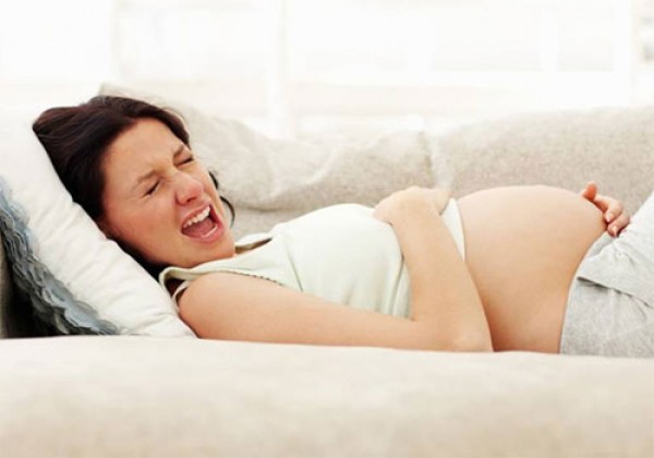 Đau bụng dưới khi mang thai tháng thứ 4 phải làm gì?
