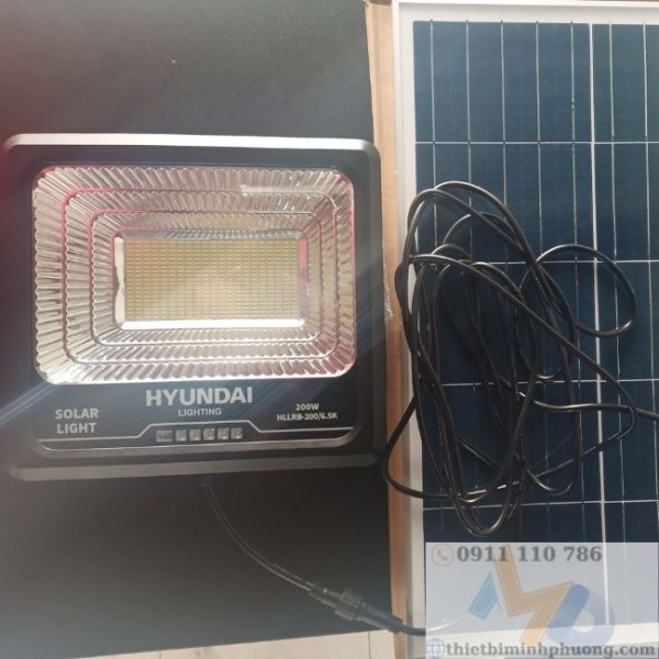 Đèn pha năng lượng mặt trời Hyundai 200W