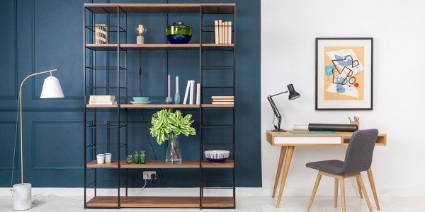 Điểm nhấn ấn tượng cho căn nhà đến từ những chiếc kệ xinh xắn