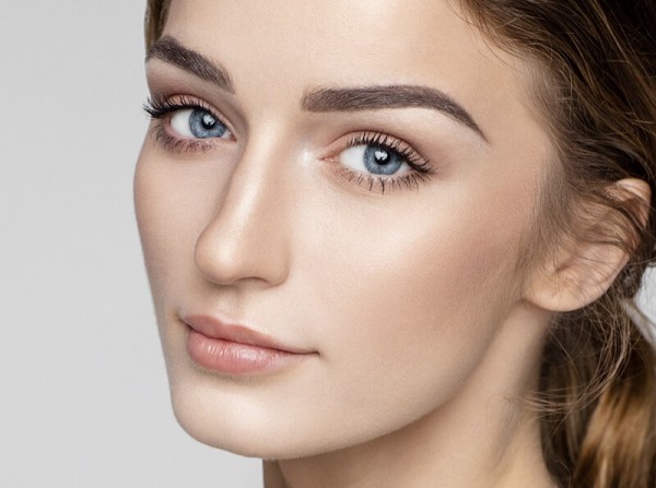 Điêu khắc chân mày đẹp không gây xanh tại Viện Thẩm Mỹ Diva