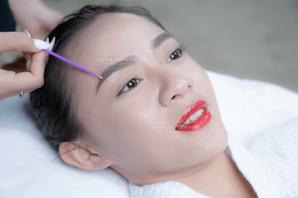 Điêu khắc chân mày vi sợi giá tốt và an toàn tại Viện Thẩm Mỹ Diva