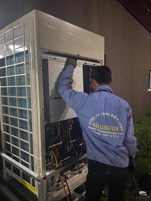 Đơn vị thi công máy lạnh tủ đứng LG 10hp cho nhà xưởng giá cực hot quận 12