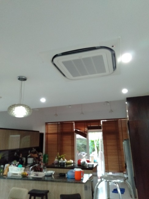 Dòng âm trần không inverter luôn được khách hàng quan tâm hàng đầu