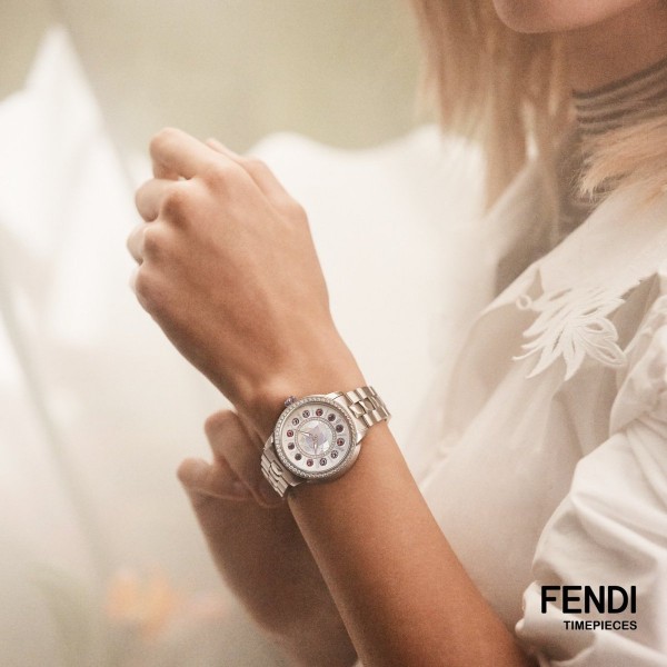  Đồng hồ nữ Fendi IShine tỏa sáng từ những viên đá quý 2021