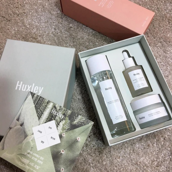 Dưỡng da tối giản với Huxley Brightening Care Trio Set, có NÊN hay KHÔNG?