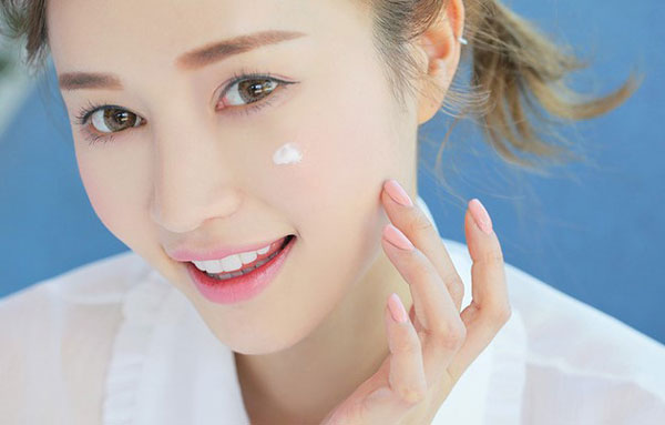 Dưỡng da trước khi makeup giúp bạn trở nên hoàn hảo