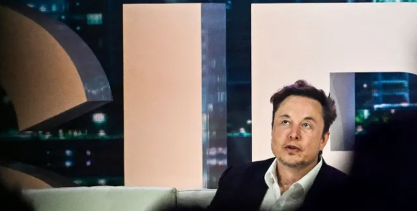 Elon Musk nêu lên mối lo ngại về AI tiên tiến 'loại bỏ hoặc hạn chế sự phát triển của loài người'