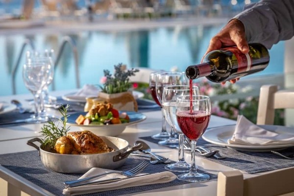 f&b là gì?  Các chức vụ và vị trí công việc trong bộ phận F&B bạn cần biết