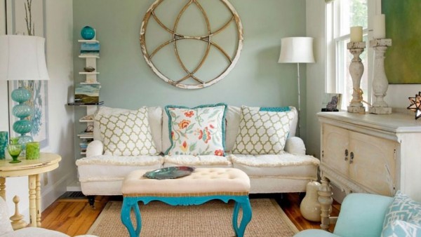 F5 không gian sống với những chiếc bàn cũ đầy duyên dáng