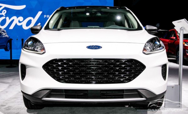 Ford Escape 2021: Trẻ trung, An toàn và thông minh hơn