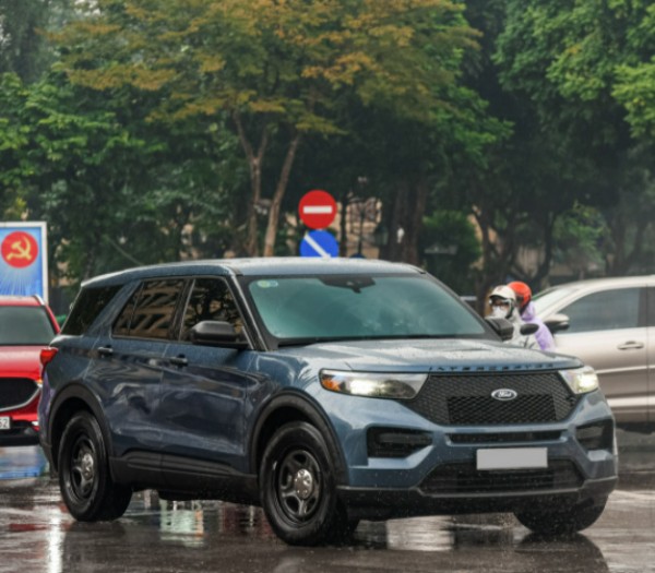 Ford Everest mấy chỗ và có những tiện nghi nổi bật nào?