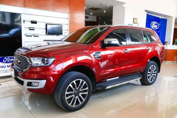 Ford Ranger 7 chỗ vẫn gần như không có đối thủ trên thị trường