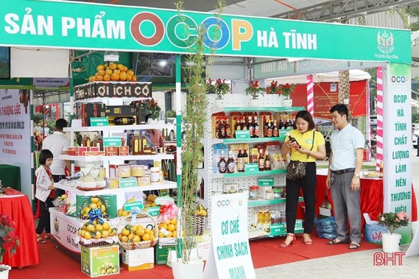 Gần 100 gian hàng tham gia Hội chợ sản phẩm OCOP và đặc sản Hà Tĩnh năm 2022 (07-01-2022)