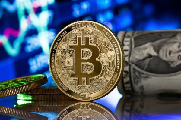 Giá trị tiền ảo bitcoin đạt đỉnh, lên đến 1.330 USD