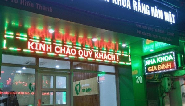 Giới thiệu qua và làm biển cho cửa hiệu