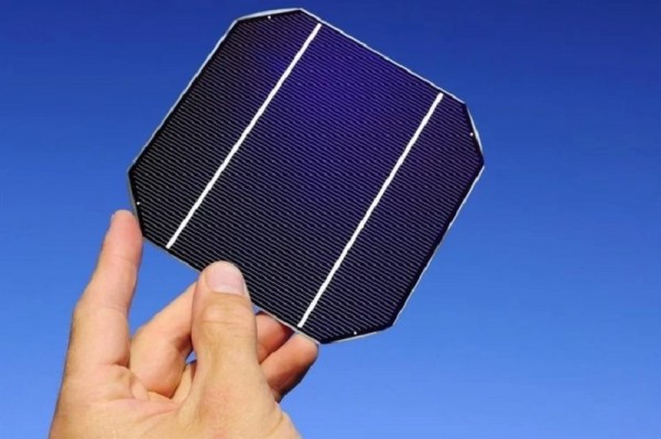 Hiệu quả chuyển đổi điện năng của pin Perovskite