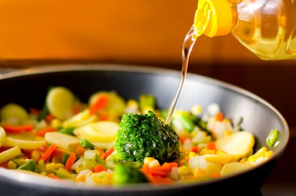 Học cách giảm dầu mỡ trong bữa ăn gia đình