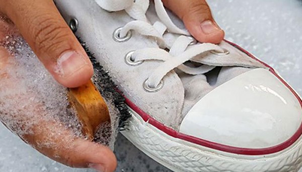 Học cách giặt giày trắng dễ dàng nhanh chóng