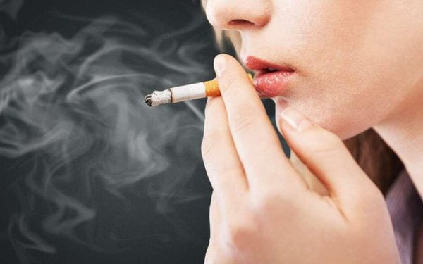 Hút thuốc lá gây vô sinh cho nữ