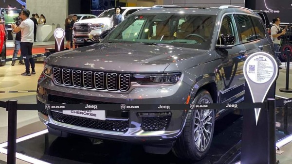 Jeep Grand Cherokee 2023: Giá lăn bánh và khuyến mãi T12/2022