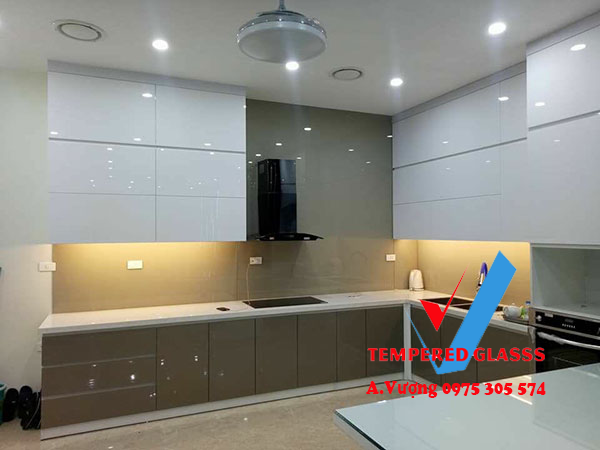 Kính ốp tường trang trí văn phòng | 0975 305 574