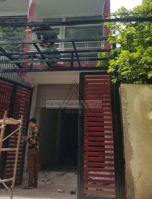 Lắp đặt mái kính cường lực nghệ thuật và Cổng giả gỗ tại Lý Sơn Long Biên Hà Nội