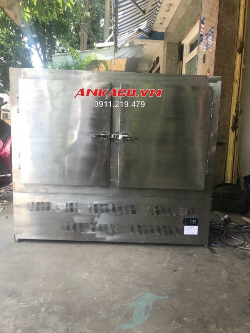  lắp đặt tủ đông inox 2 cánh chứa thực phẩm cho khách hàng