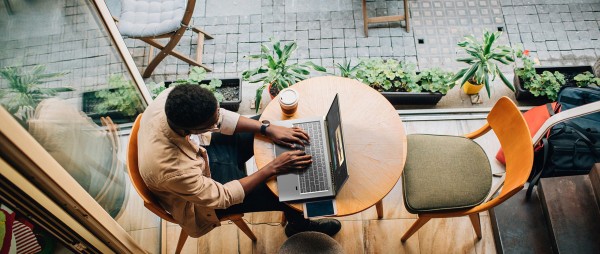 Laptop Acer Swift X cấu hình mạnh mẽ bên ngoài vẻ mỏng manh