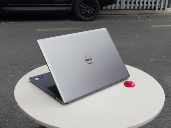 Laptop Dell Vostro 5620 liệu có đáng mua?