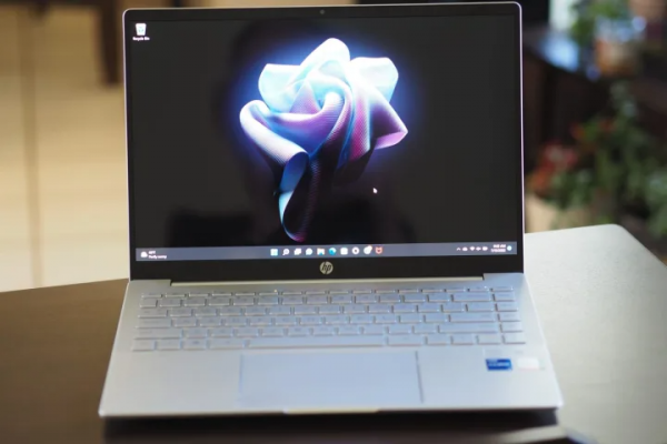 Laptop HP Pavilion Plus 14: trang bị Màn hình OLED trong phân khúc giá tầm trung