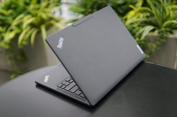 Laptop ThinkPad đầu tiên sử dụng chip Snapdragon và có kết nối 5G