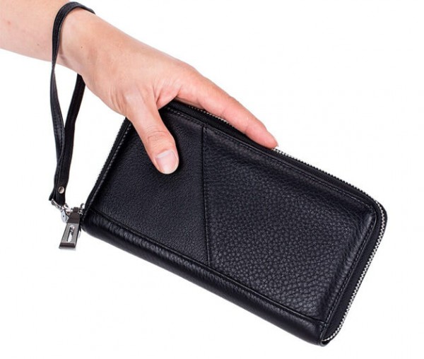 Liệu có nên mua những chiếc ví cầm tay giá rẻ hay không?