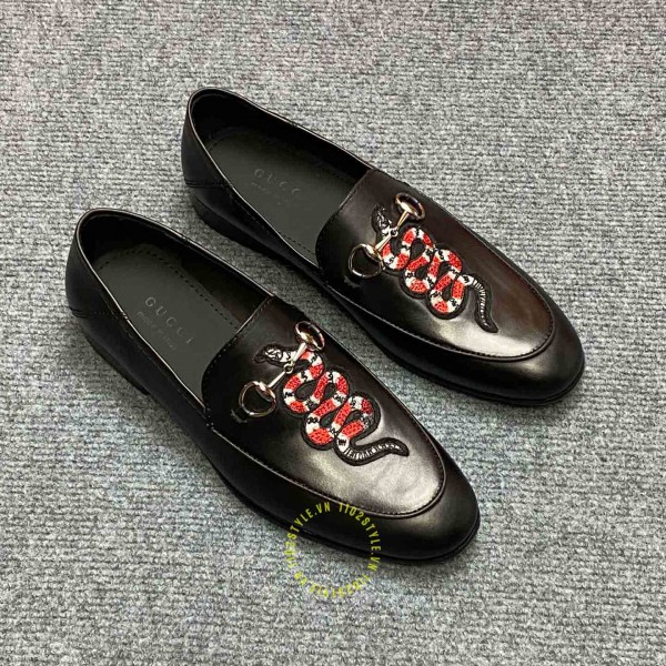 Màu sắc của mẫu sản phẩm giày lười Gucci rắn like auth màu đen logo kim loại sang trọng