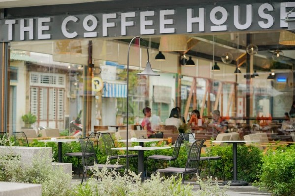 Mẫu trang trí quán cafe sân vườn trong lành gần gũi